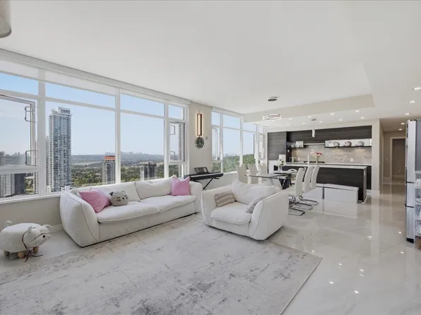 570 Emerson St Penthouse 3004, Coquitlam, BC V3J 0G3