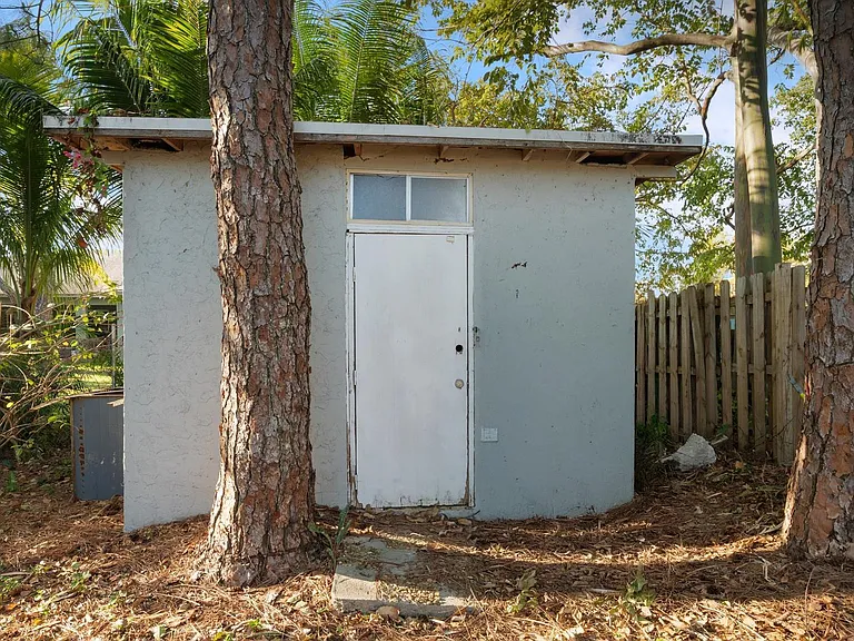 836 SW 13th Ct — Photo 16