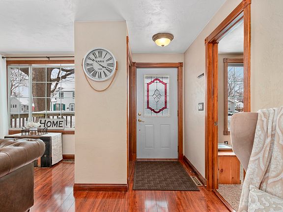 3rd image of 161 Gruenwald Ave
