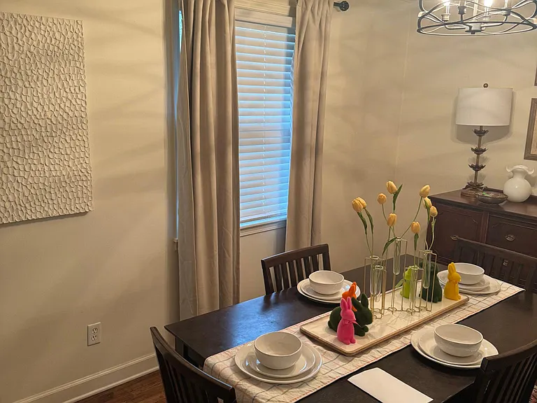 196 Leonora Dr — Photo 3