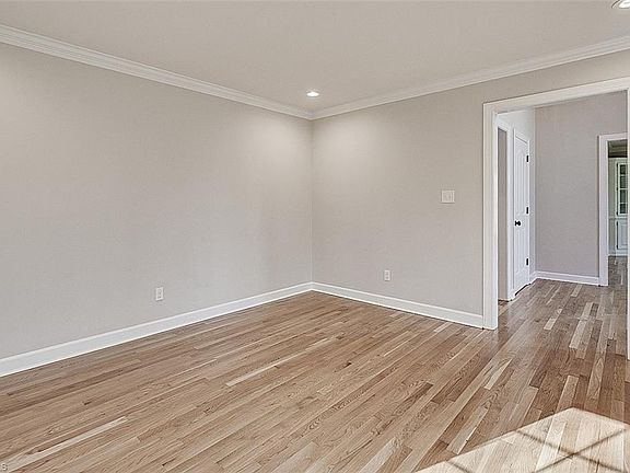 4th image of 2193 Berkley Ln
