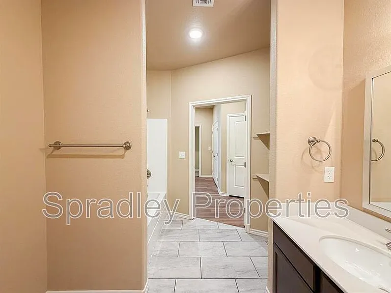 1003A Laurel Dr — Photo 11