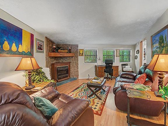 5th image of 16 Limestone Dr