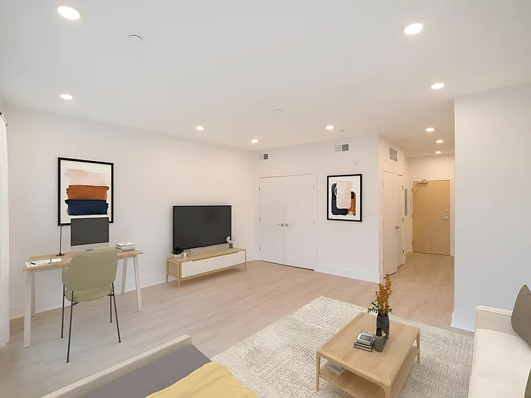 1325 N Lee St — Photo 11