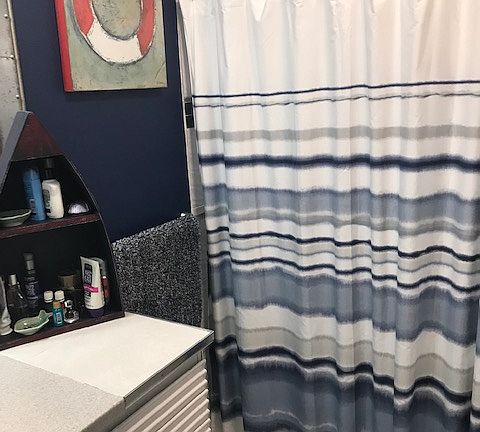 Tiled shower to ceiling