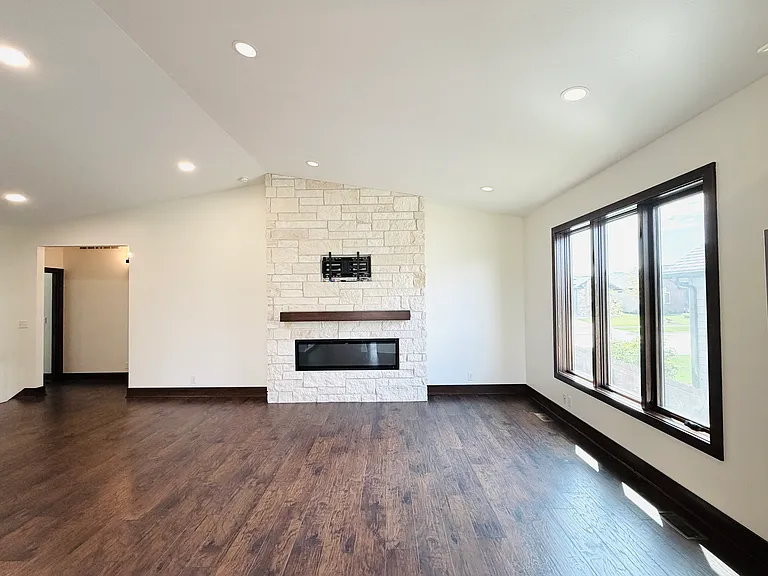 2961 Valley Stream Dr — Photo 14