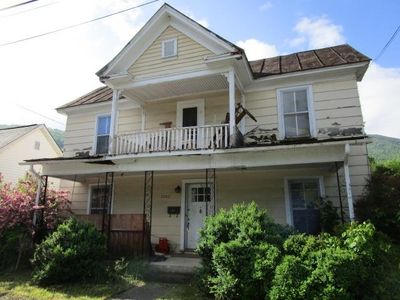 1002 Wolf St, Narrows, VA, 24124