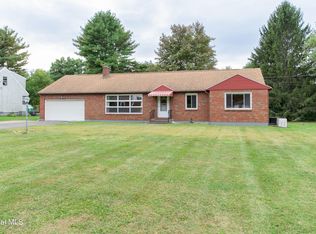 8 Wing Rd, Rexford, NY 12148