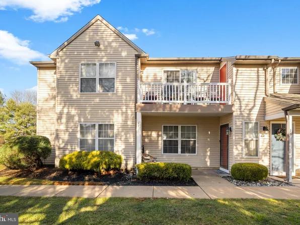 17 Crestmont Dr, Mantua, NJ 08051