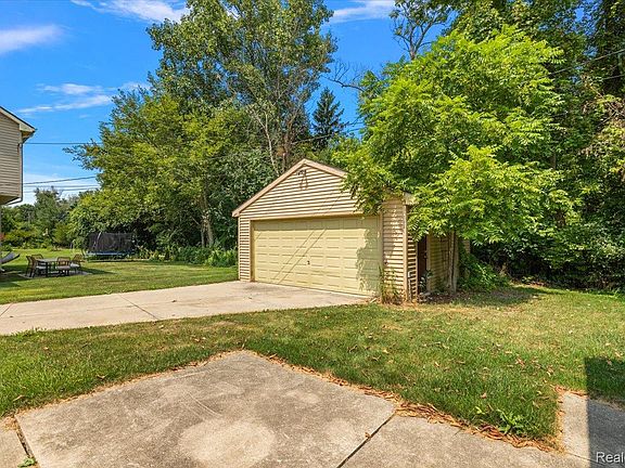 4th image of 1754 Ruby Ave