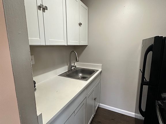 3rd image of 3118 W 14th St APT 104