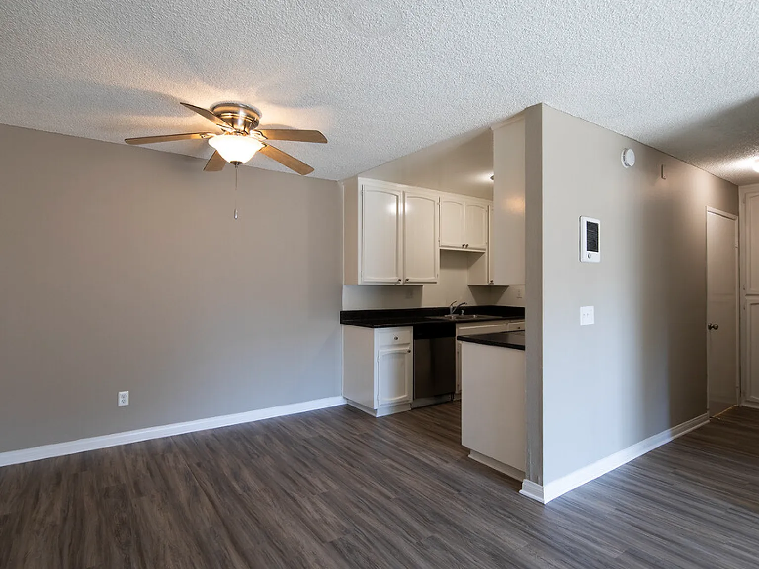 Royal Village Apartments — Photo 4