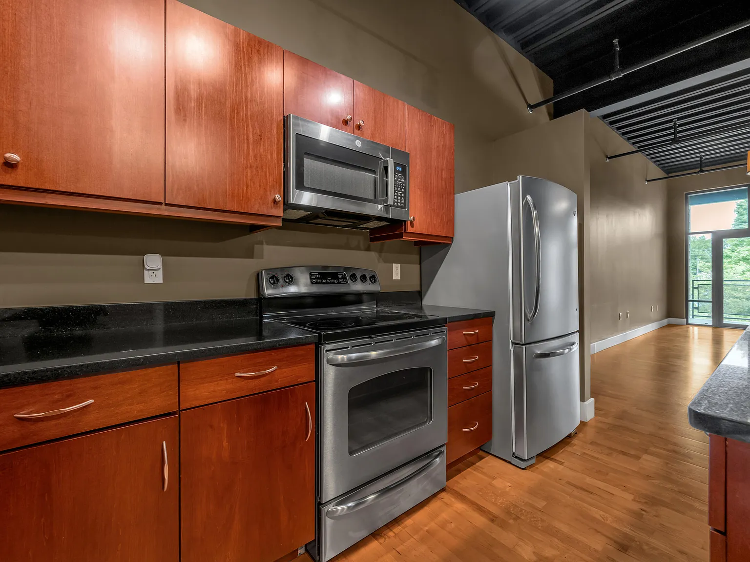 2 bed, 2.0 bath, 1068 sqft, $1,800 — Photo 4