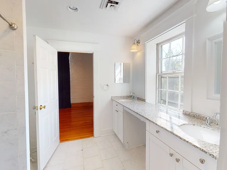 1915 E Market St #3 — Photo 19