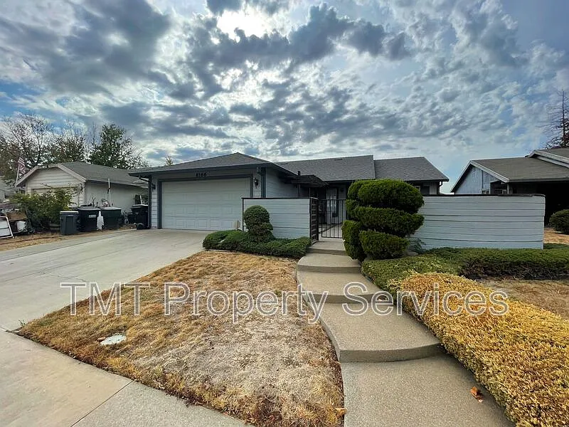 4 bed, 2.0 bath, 1442 sqft, $2,500 — Photo 1