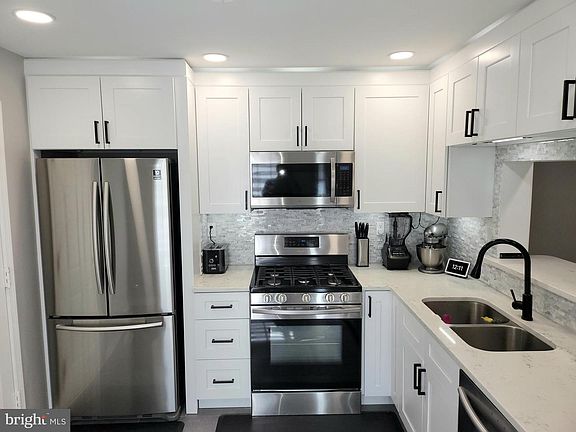 4th image of 1308 Braken Ave