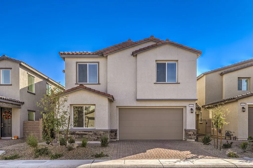 5 bed, 3079 sqft, $3,350 — Photo 1