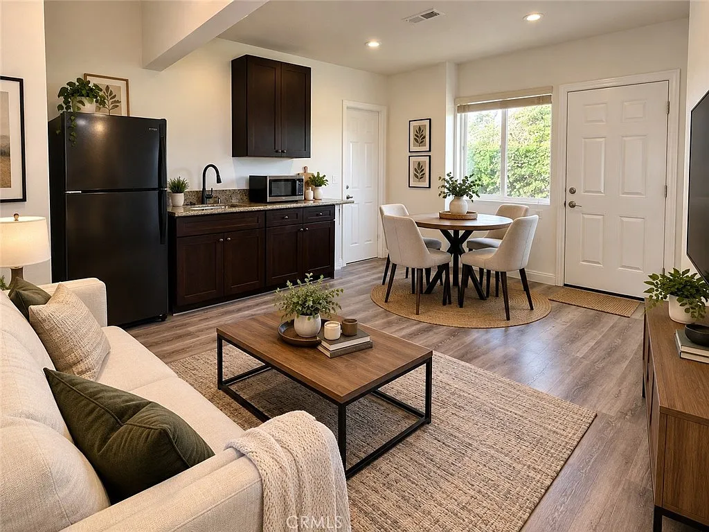 Studio, 500 sqft, $2,200 — Photo 3