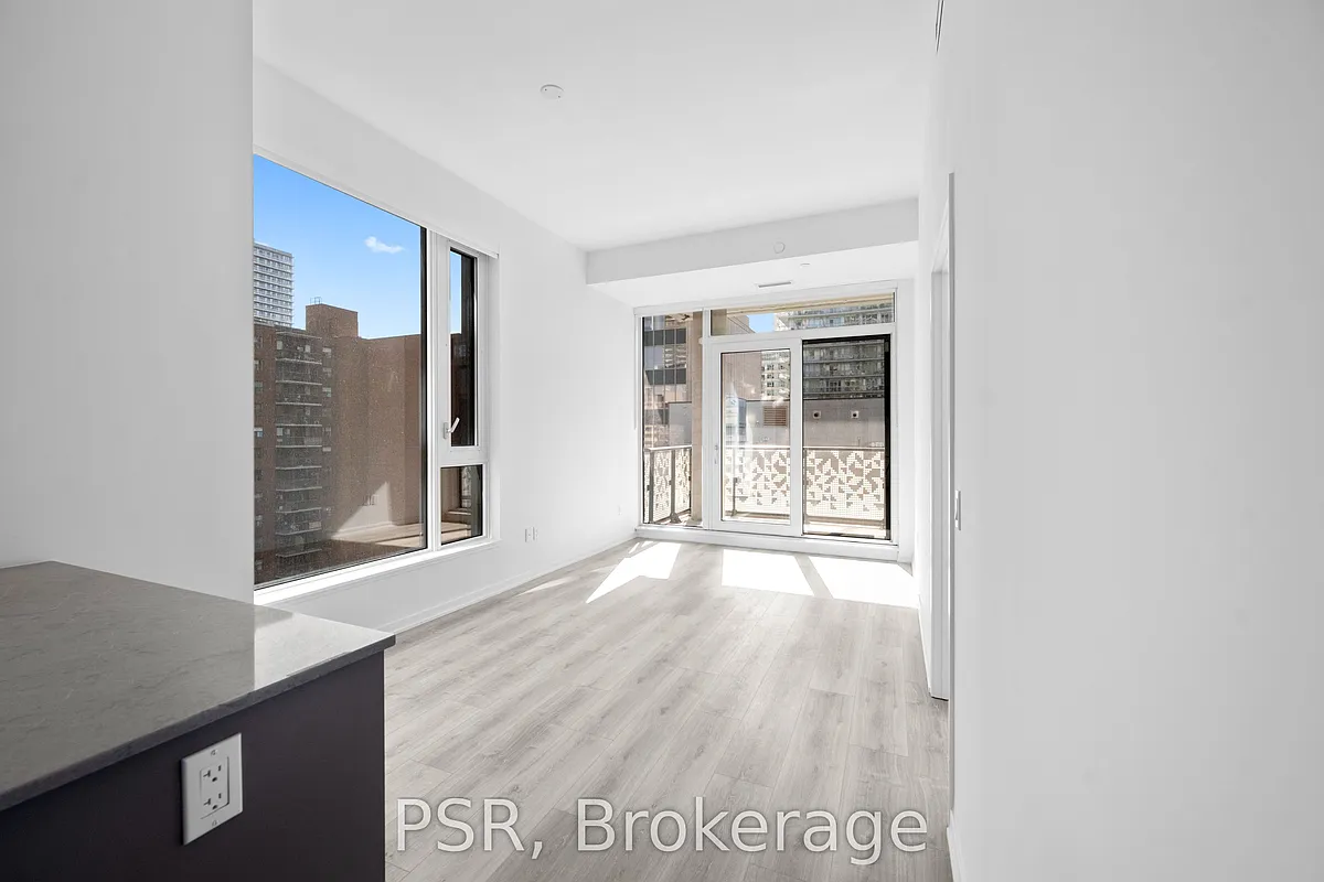 Building Photo - 101 Roehampton Ave #408