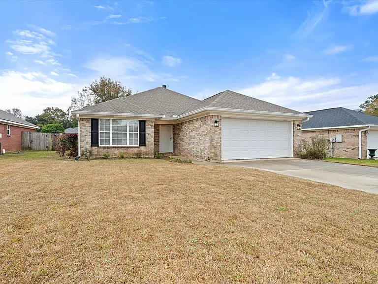 8218 Edgewood Dr — Photo 1