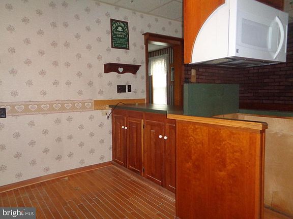 4th image of 4 Waterfront St