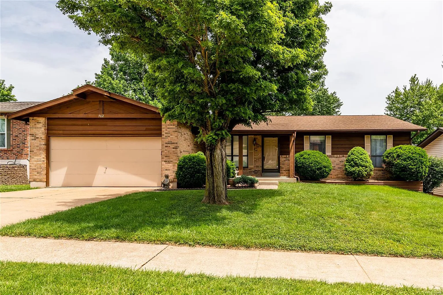 762 Dennis Dr photo 1
