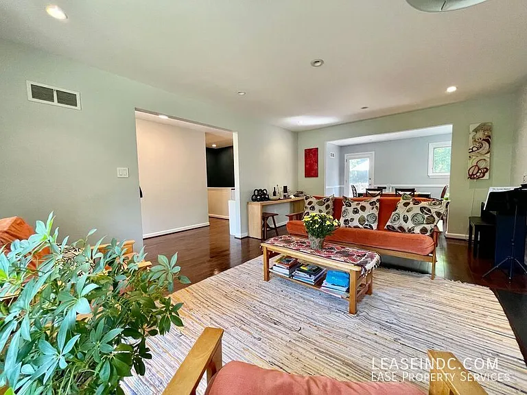 4439 Springdale St NW — Photo 5