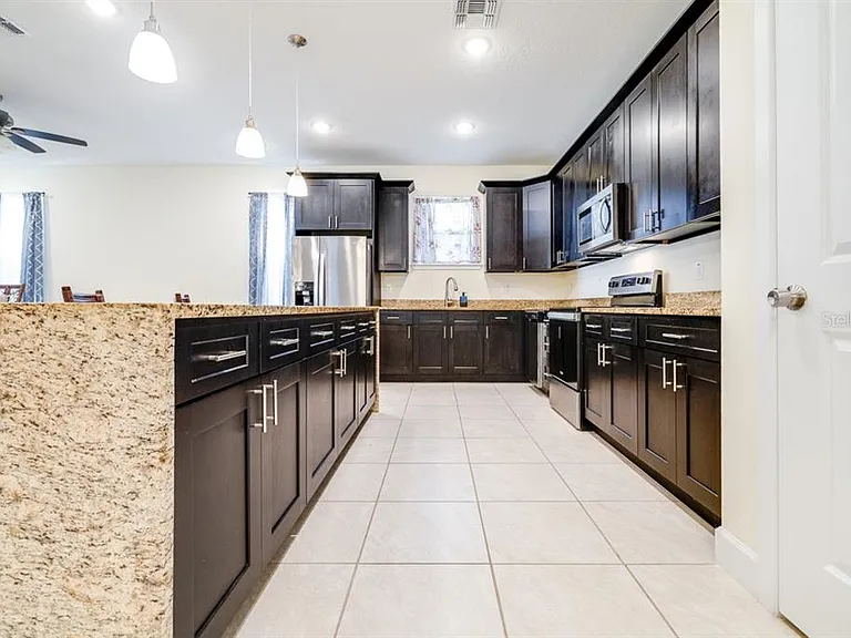 520 Nogales Ct — Photo 12
