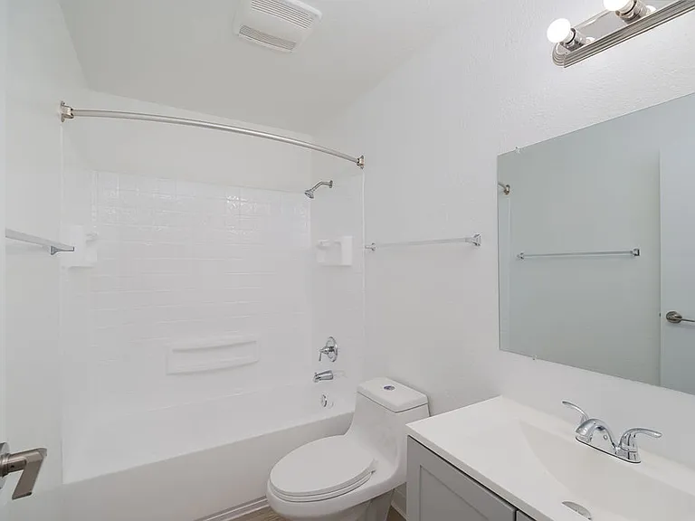 Lynwood Knolls — Photo 45