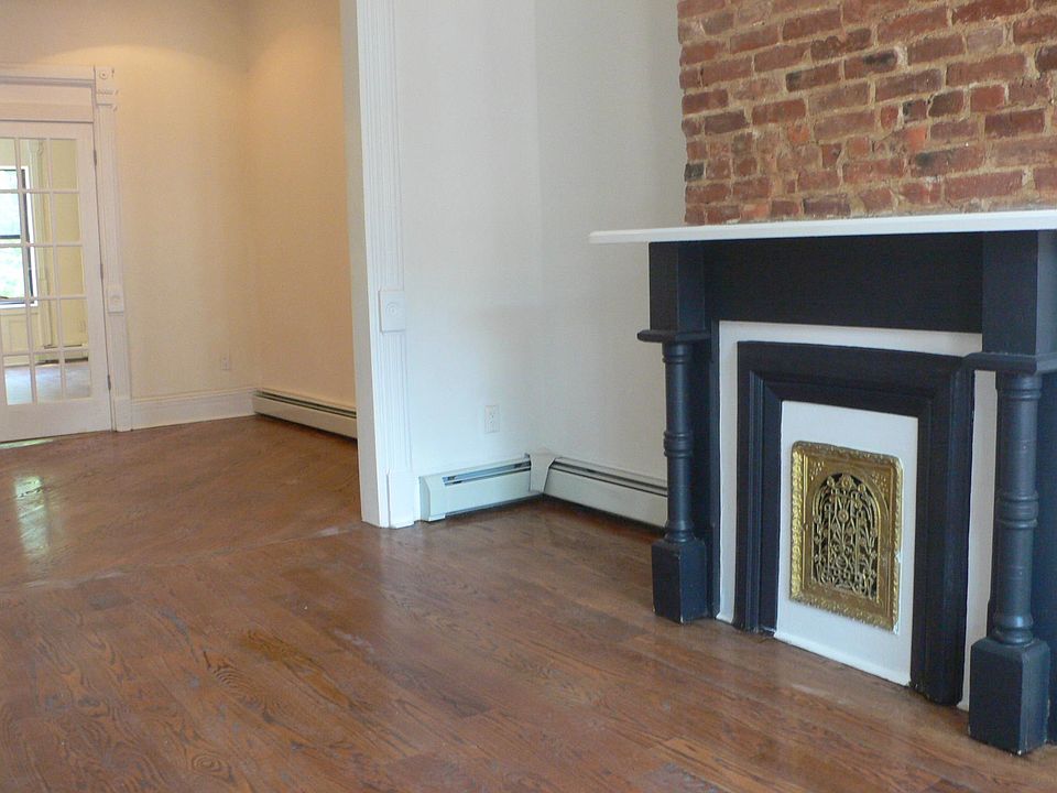 2nd image of 604 Bainbridge St APT 2