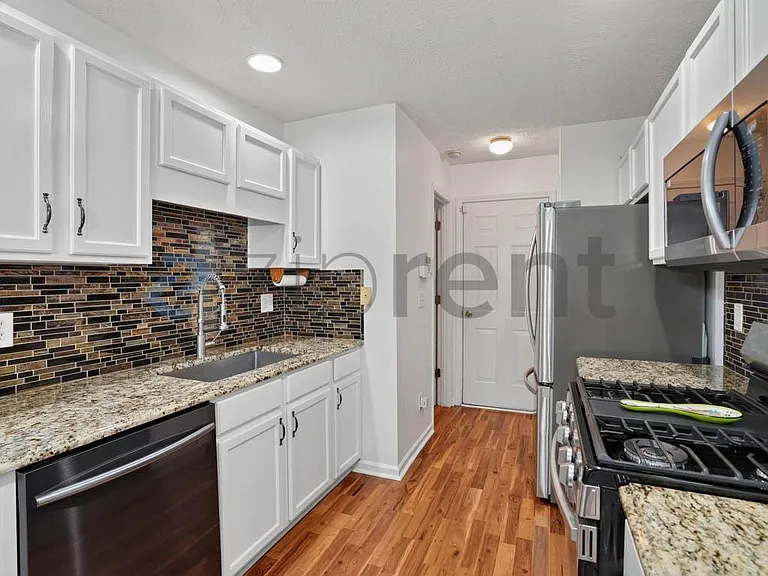 100 Oak Grove Pl — Photo 12