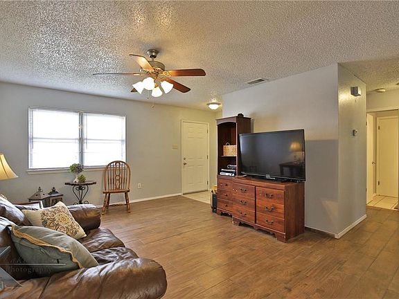 5th image of 890 Presidio Dr