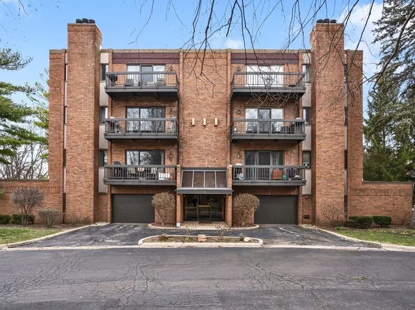 10 Trafalgar Sq APT 403, Lincolnshire, IL 60069