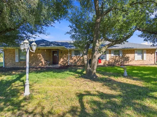 421 S Oak St, Ector, TX 75439