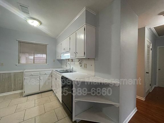 4th image of 1875 Lombard Dr