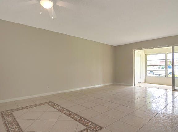 3rd image of 881 Worcester Ln APT B
