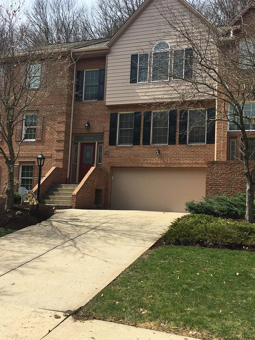 2131 Huntington Ct S photo 1
