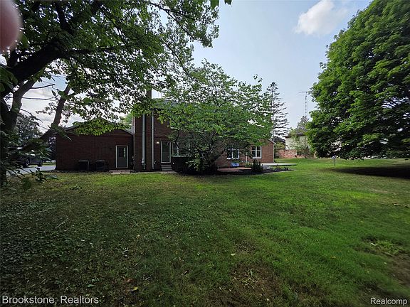 4th image of 1210 Springborrow Dr