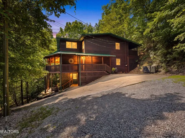 2202 Applewood Rd, Pigeon Forge, TN 37862