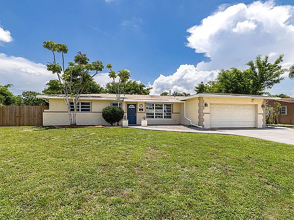Home sits on pie shaped lot
