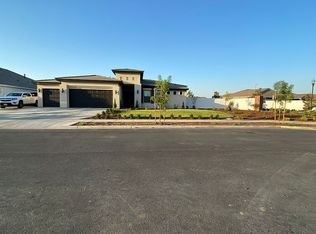 11706 Hollybrook Ln, Bakersfield, CA 93311