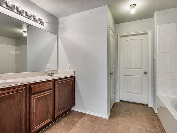 4th image of 4029 Eric Dr