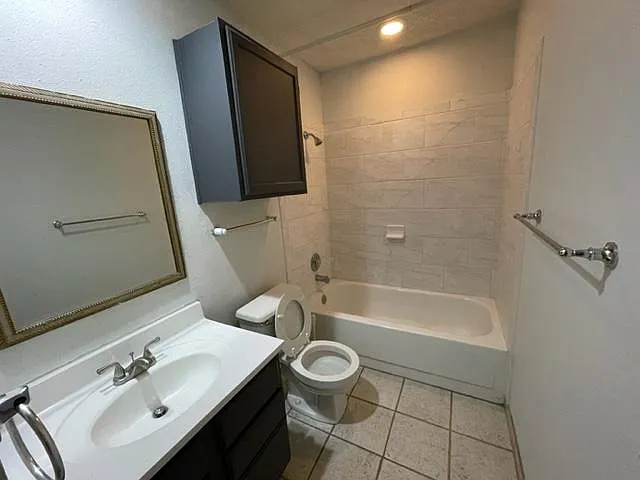 3 bed, 1945 sqft, $1,950 — Photo 4