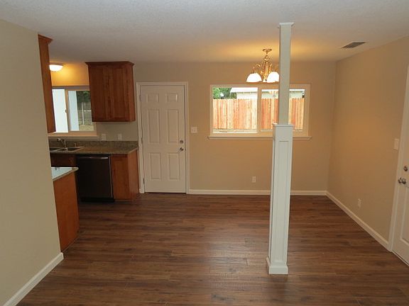 4th image of 1124 Hall Ct