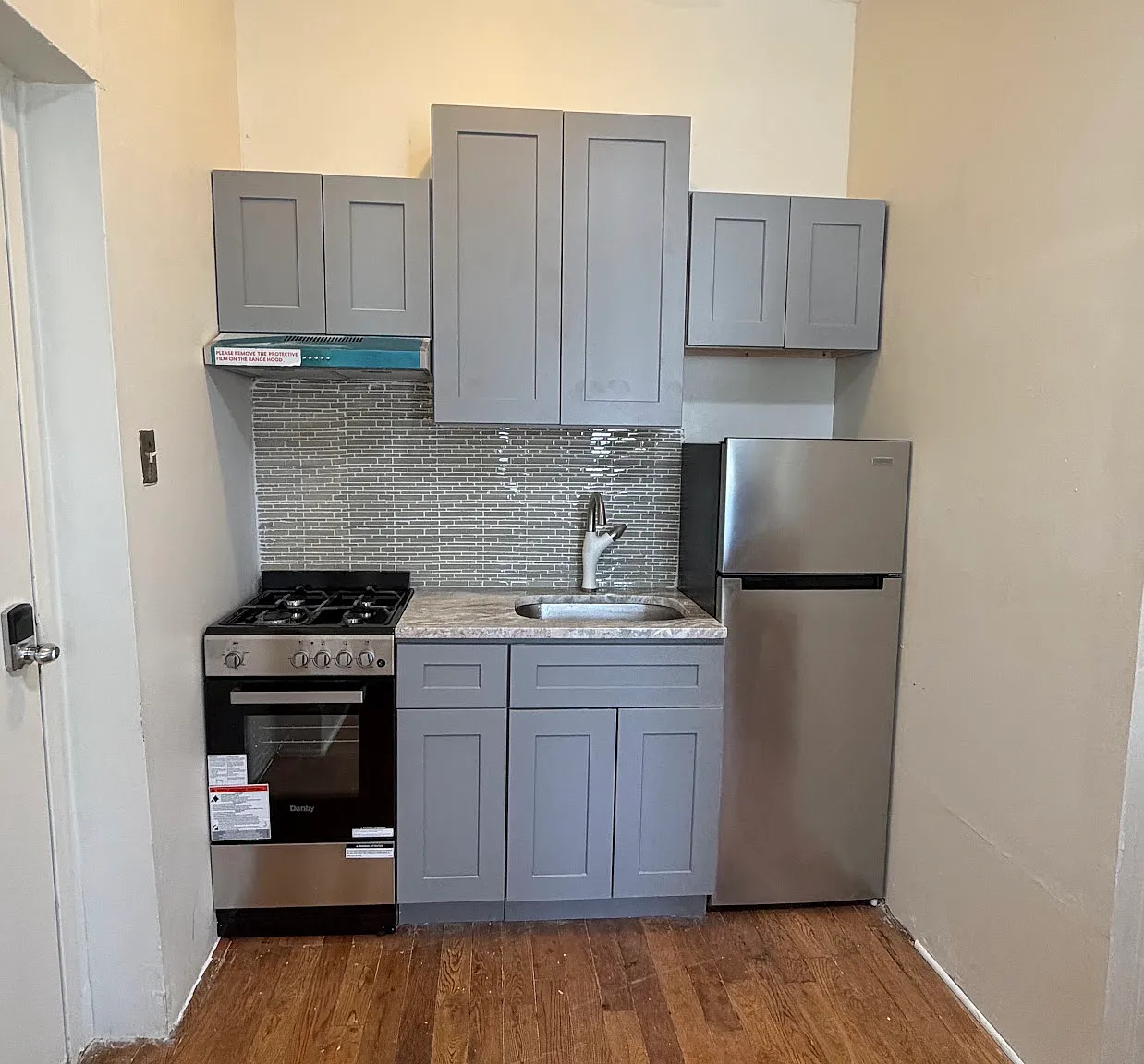 Studio, 230 sqft, $750 — Photo 1