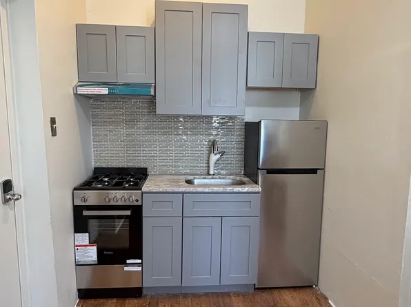 4325 Sansom St #1F, Philadelphia, PA 19104