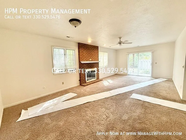 408 W Maple St #F — Photo 4