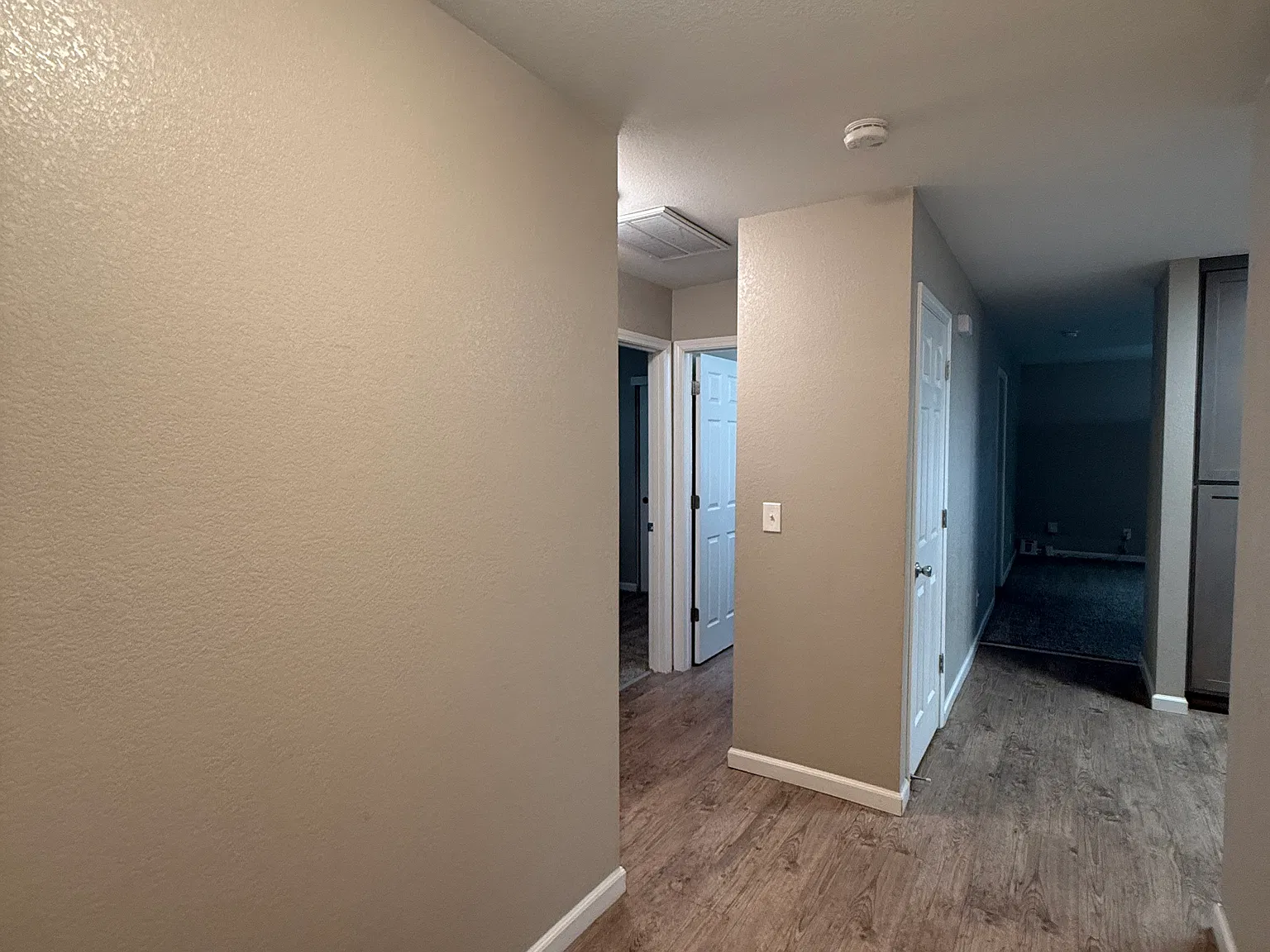 3 bed, 1.5 bath, 1350 sqft, $2,400 — Photo 2