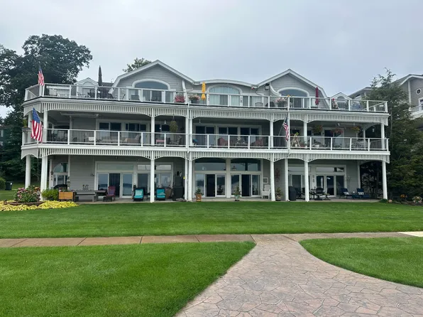 6180 Murray Rd Unit 302, Whitehall, MI 49461