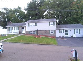 8 Bailey Dr, West Haven, CT 06516